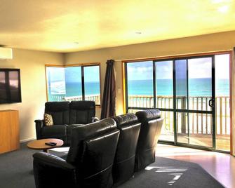 90 Mile Paradise Ahipara - Kaitaia - Obývací pokoj