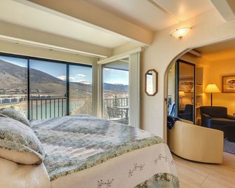 Mtn & Reservoir Views: Cozy Dillon Condo! - Dillon - Bedroom