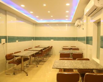 Hotel Sera Grand by Verbatim Hospitality - Singapperumālkovil - Restaurant