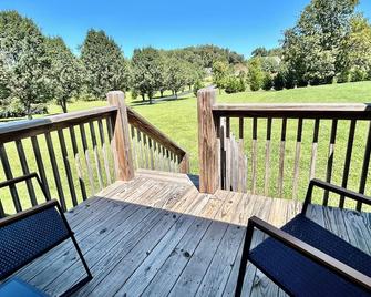 Comfy Retreat - Queen Bed Central Crossville - Crossville - Balkón