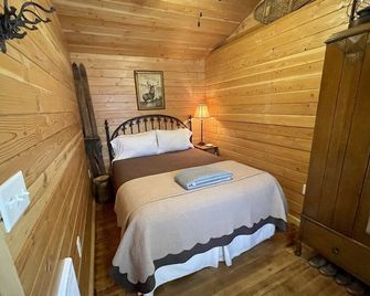 Storybook Redemption Cabin - Best of Cozy Colorado Mountain Cabins - Prime Loc - Estes Park - Schlafzimmer