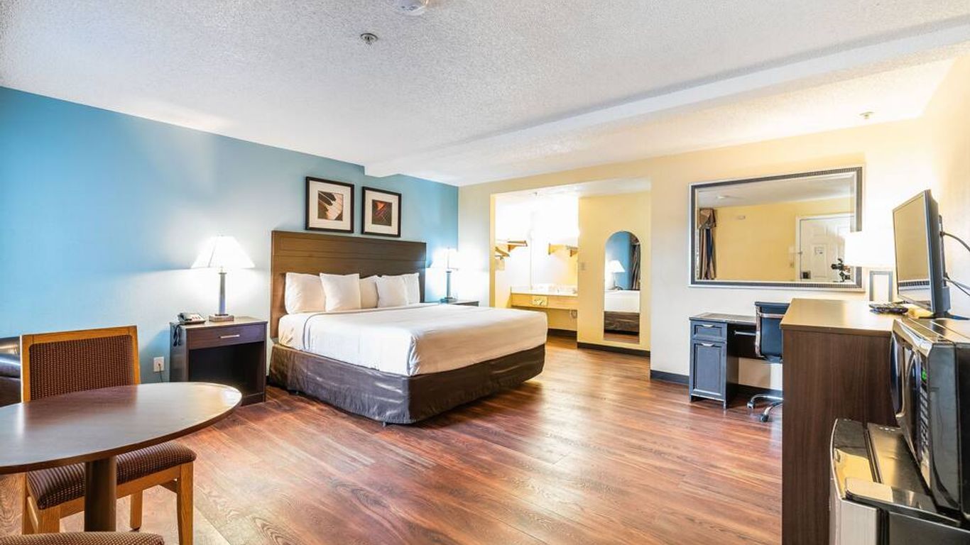 Days Inn by Wyndham Federal Way