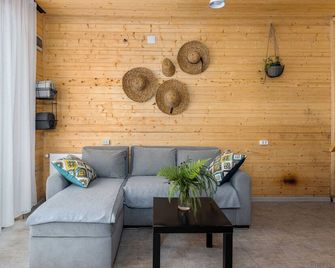 Entire cottage in Kobuleti Municipality, Georgia - Mtsvane Kontskhi - Salon