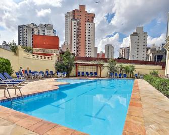 Quality Suites Vila Olimpia - סאו פאולו - בריכה