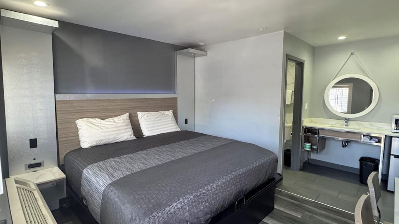 Bronco Motel South Central