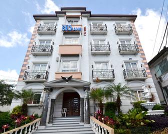 RedDoorz Plus @ New Orleans Auberge Hotel - Tagaytay - Building