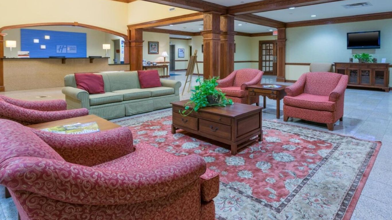 Holiday Inn Express & Suites Lexington Nw-The Vineyard By IHG