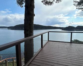 Captains View - Kodiak - Balcony