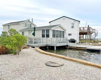 Bayfront House in Manahawkin near LBI - we prefer Friday to Fri weekly rentals - Manahawkin - Building
