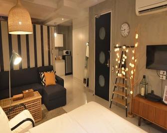 Jasaen Stylish Boutique Hotel - Bangkok - Living room