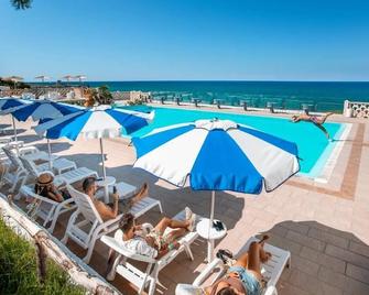 Hotel Sfinal Residence - Peschici - Pool