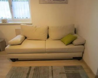 Peter Lamster Top1 - Frauenkirchen - Вітальня