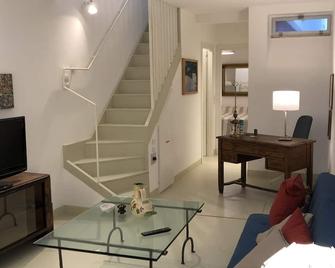 The Art Gallery apartment - Scilla - Wohnzimmer
