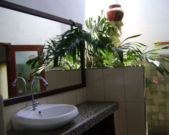 Bukit Indah Homestay - Abang