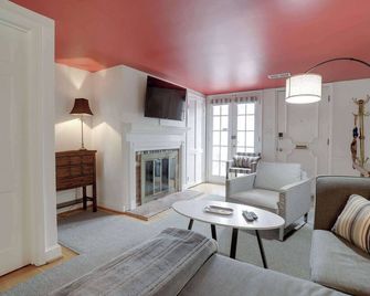 Sojourn Only 8 Blocks to Capitol with Private Patios - Washington - Oturma odası