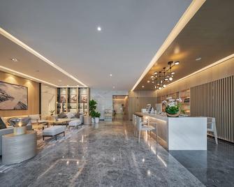 CM Serviced Apartment Shenzhen Dongmen - Shenzhen - Front desk