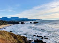 Dog-Friendly Beach Cottage with Free WiFi - a Block from Beach - Cannon Beach - Property amenity