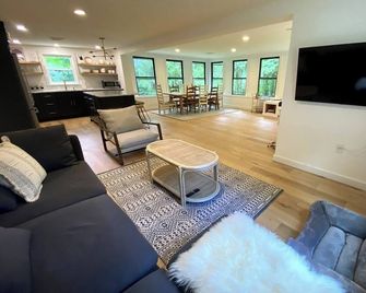 Renovated 3BR Home near High Falls / Stone Ridge - Accord - Living room