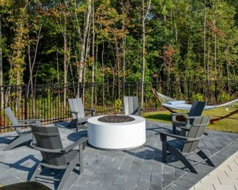It's a cozy condo in the city! - Lithia Springs - Binnenhof