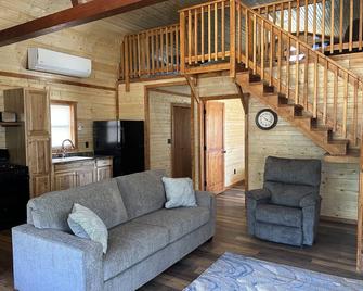White cabin in the woods close to Univ. of Central Missouri and Whiteman AF Base - Warrensburg