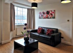 Chelsea Cloisters - London - Living room
