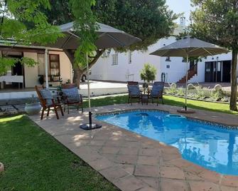 Cummings Guesthouse - Wellington - Pool