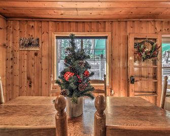 Ruidoso Cabin with Grill - Near Grindstone Lake! - Ruidoso - Dining room