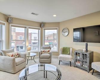 Phoenix Nest South Haven Condo River View! - South Haven - Living room