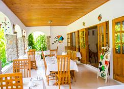 Villa Rafia Guesthouse - Baie Sainte Anne - Restaurant