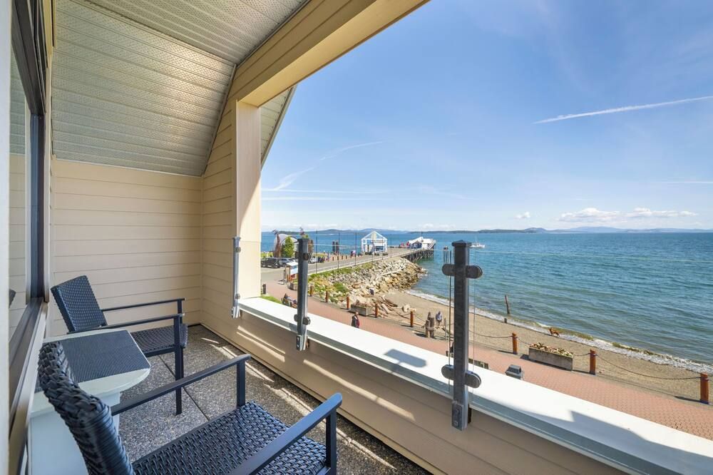 Sidney Waterfront Inn & Suites - Sidney - Varanda