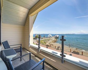 Sidney Waterfront Inn & Suites - Sidney - Varanda
