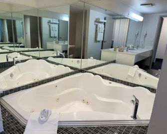 Divya Sutra Plaza and Conference Centre Calgary Airport - Calgary