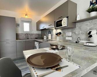 Studio charmant à La Cotinière proche plages et commerces, terrasse privée, parking inclus - FR-1-246A-291 - Saint-Pierre-d'Oléron - Küche