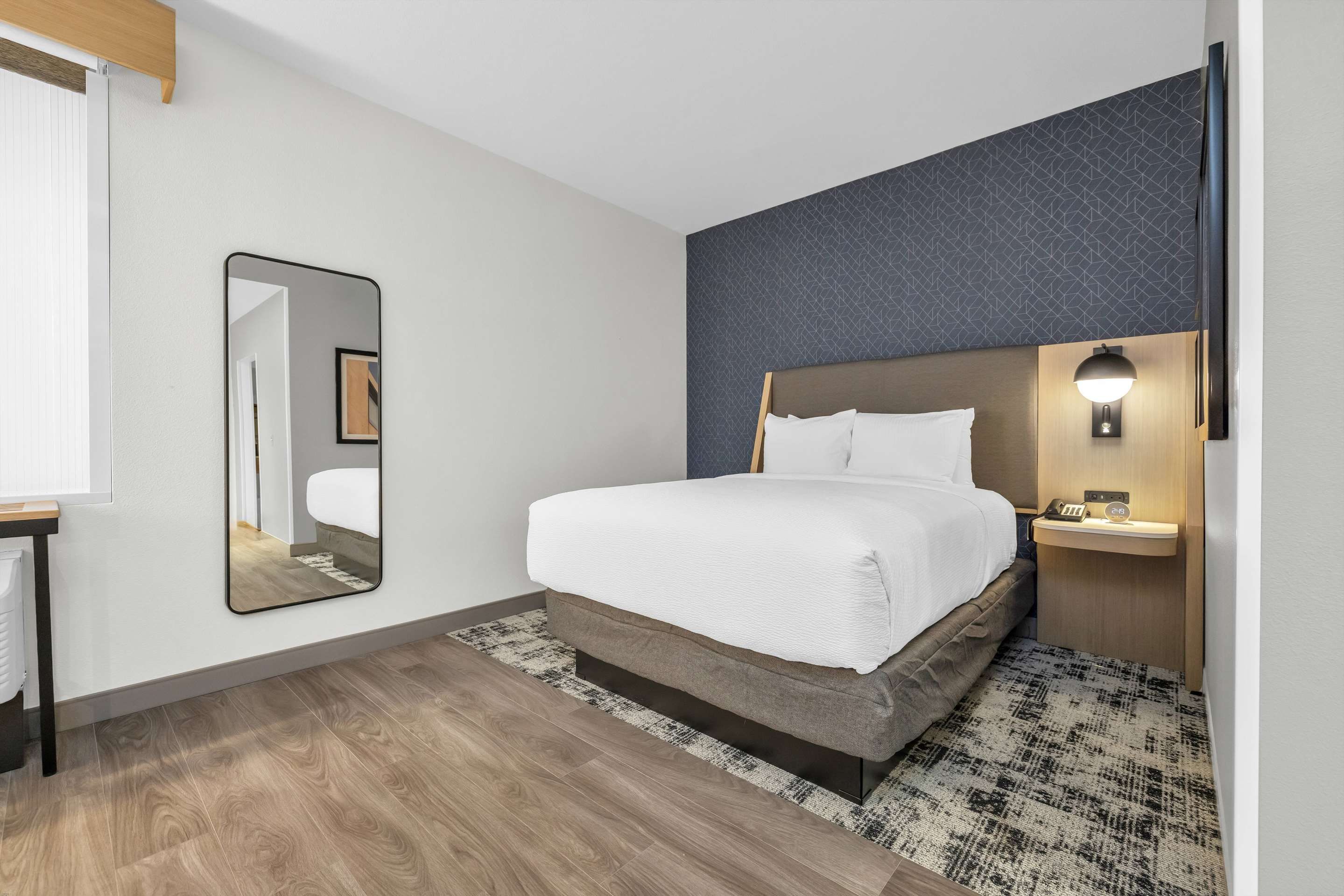 La Quinta Inn & Suites by Wyndham San Jose Airport-Downtown