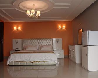 Mbayaville Hotel - Duala - Habitación