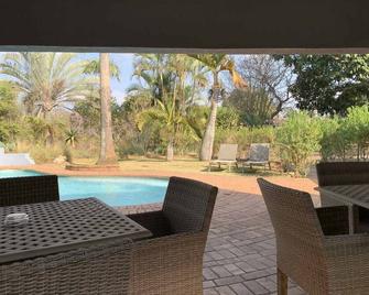 Ilanda Guest House - White River - Pool