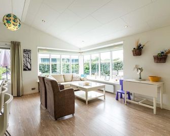 Charming Chalet With Dishwasher in Noordwijk - Noordwijk (Holanda Meridional) - Comedor