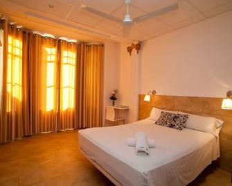 Hostal Martinval - Barcelona - Bedroom