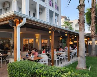 Esperanza Hotel - אנטליה - פטיו