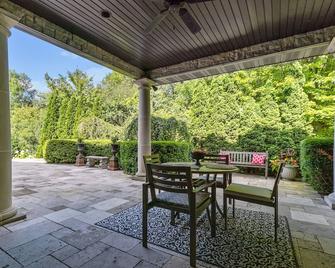 Centrally located Fox Valley estate in sought-after Neenah - Neenah - Patio