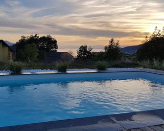 Montreux Holiday Home - Blonay - Piscina