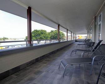 Lakes and Ocean Hotel Forster - Forster - Balcón