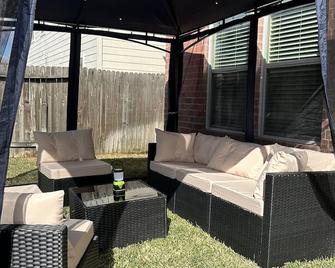 Huge Captivating Modern 5Bdr home-(The Xperience) - Cypress - Patio