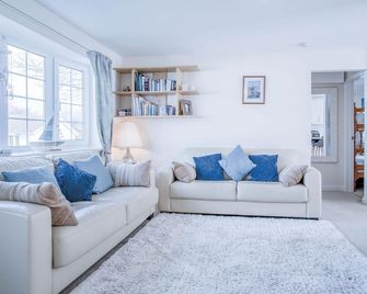 Eddie s - 2 Bedroom Chalet Scurlage - Swansea - Salon