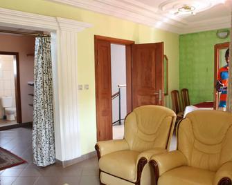 Guins Palace Hotel - Bafoussam - Living room