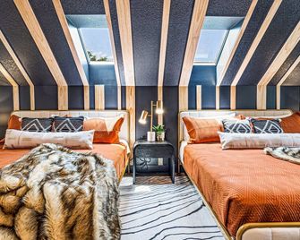 Sleeps 20, Game Rm, Movie theatre, Sauna, Firepit, Hot tub & More - Asheville - Chambre