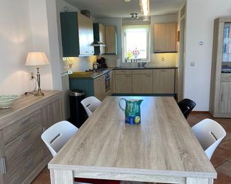 Holiday home Casa Juliana, just 500 meters from the beach. - Julianadorp - Essbereich