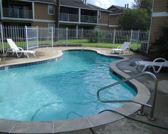 New Orleans 2 Bedroom, 2 Bath Condo - Gretna - Pool