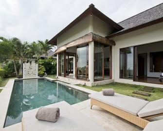 Sahaja 4 Private Pool Villa with Rice Field View - Selemadeg Timur - Piscina