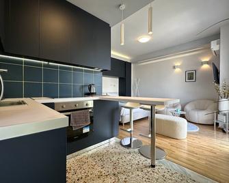 R1 Blue Paradise Private Terrace Jacuzzi - Athens - Kitchen